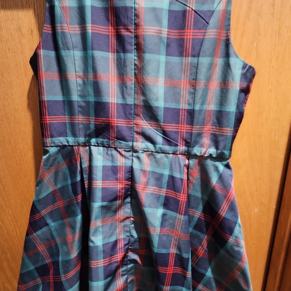 Plaid Sleeveless Dress - Picture 2 of 3